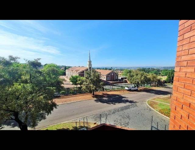 2 BEDROOM APARTMENT FOR SALE IN LYTTELTON MANOR